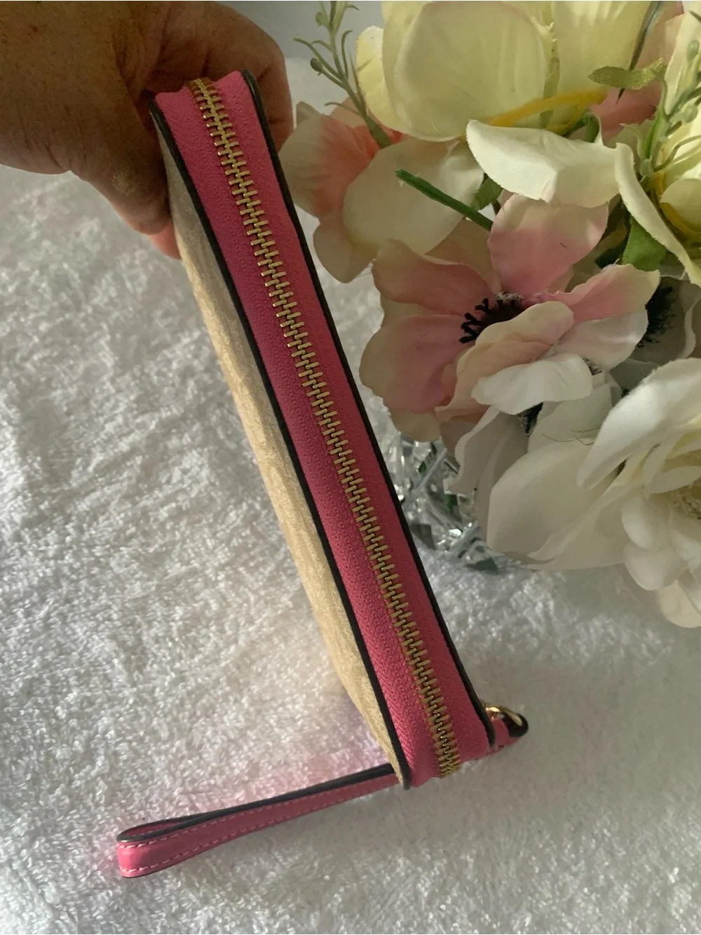 Coach Long Zip Around Wallet Signature Canvas Detachable Wrist-strap Pink/Cream